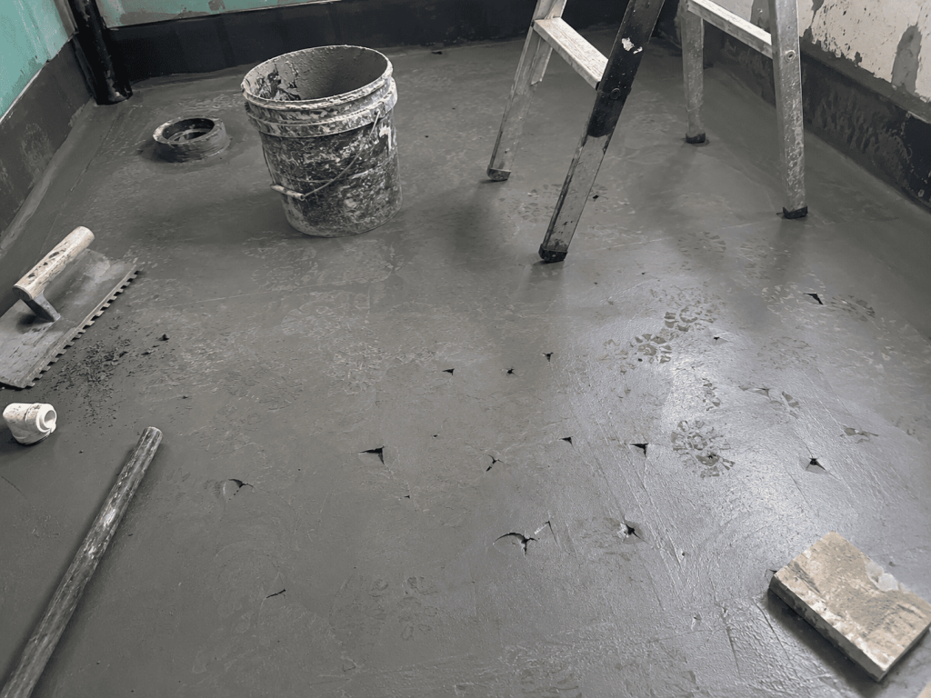 Tidak Melindungi Lapisan Waterproofing dari Kerusakan Fisik